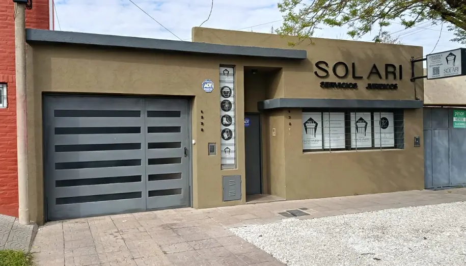 Fachada del estudio en Pasaje Ghirardi 1227, Villa Gobernador Gálvez